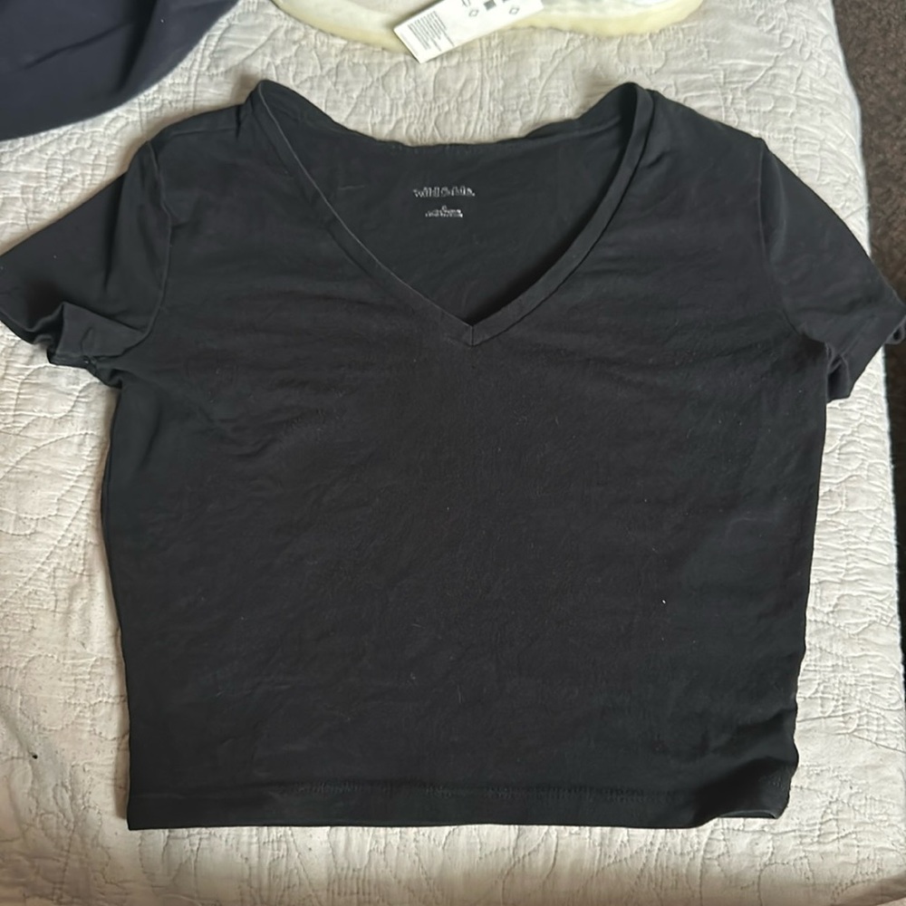 wild fable black v-neck cropped tee SMALL